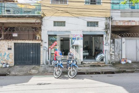 Casa à venda com 463m², 5 quartos e 5 vagas Casa à venda com 463m², 5 quartos e 5 vagasLoja