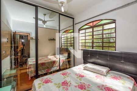 Casa à venda com 463m², 5 quartos e 5 vagas Casa à venda com 463m², 5 quartos e 5 vagasQuarto 2