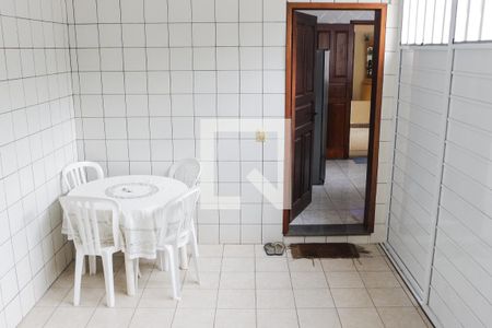 Casa à venda com 500m², 4 quartos e 2 vagas Casa à venda com 500m², 4 quartos e 2 vagasÁrea de Serviço