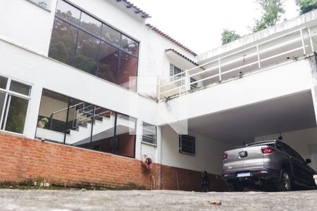 Casa à venda com 500m², 4 quartos e 2 vagas Casa à venda com 500m², 4 quartos e 2 vagasGaragem