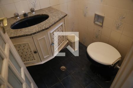 Casa à venda com 155m², 4 quartos e 2 vagasLavabo