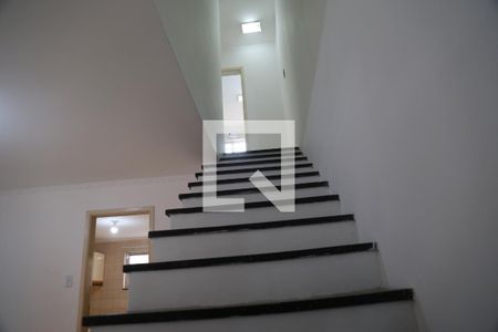 Casa à venda com 155m², 4 quartos e 2 vagasEscadas