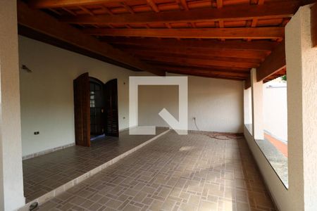 Casa à venda com 258m², 4 quartos e 5 vagasVaranda Frente