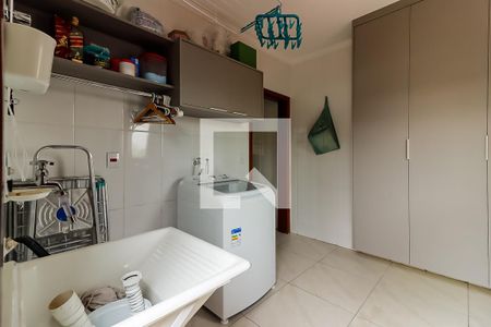 Casa à venda com 170m², 3 quartos e 8 vagas Casa à venda com 170m², 3 quartos e 8 vagasÁrea de Serviço
