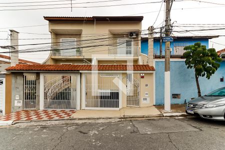 Casa à venda com 170m², 3 quartos e 8 vagas Casa à venda com 170m², 3 quartos e 8 vagasFachada