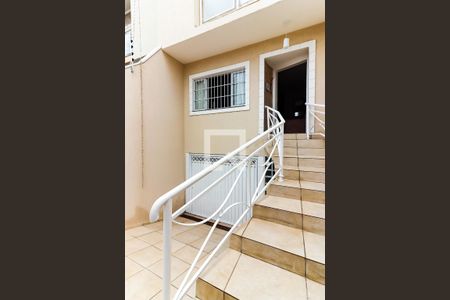 Casa à venda com 170m², 3 quartos e 8 vagas Casa à venda com 170m², 3 quartos e 8 vagasEntrada