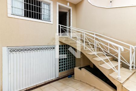 Casa à venda com 170m², 3 quartos e 8 vagas Casa à venda com 170m², 3 quartos e 8 vagasEntrada