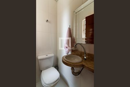 Casa à venda com 170m², 3 quartos e 8 vagas Casa à venda com 170m², 3 quartos e 8 vagasLavabo