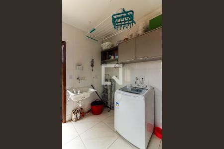 Casa à venda com 170m², 3 quartos e 8 vagas Casa à venda com 170m², 3 quartos e 8 vagasÁrea de Serviço