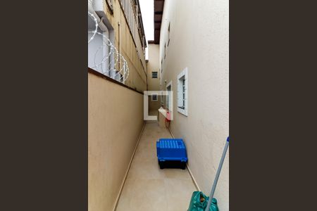 Casa à venda com 170m², 3 quartos e 8 vagas Casa à venda com 170m², 3 quartos e 8 vagasCorredor