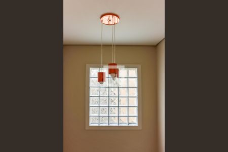 Casa à venda com 170m², 3 quartos e 8 vagas Casa à venda com 170m², 3 quartos e 8 vagasEscada