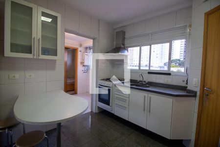 Apartamento para alugar com 118m², 3 quartos e 3 vagas Apartamento para alugar com 118m², 3 quartos e 3 vagasCozinha