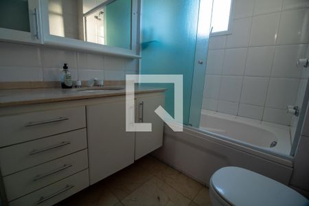 Apartamento para alugar com 118m², 3 quartos e 3 vagas Apartamento para alugar com 118m², 3 quartos e 3 vagasBanheiro Suite 2