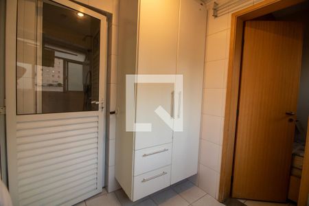 Apartamento para alugar com 118m², 3 quartos e 3 vagas Apartamento para alugar com 118m², 3 quartos e 3 vagasÁrea de Serviço