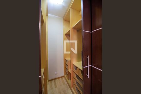 Apartamento para alugar com 118m², 3 quartos e 3 vagas Apartamento para alugar com 118m², 3 quartos e 3 vagasCloset Suite 2