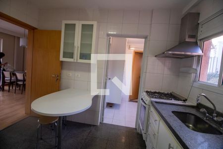 Apartamento para alugar com 118m², 3 quartos e 3 vagas Apartamento para alugar com 118m², 3 quartos e 3 vagasCozinha