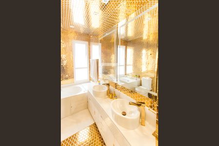 Casa de condomínio à venda com 700m², 4 quartos e 6 vagasBanheiro da Suíte 1