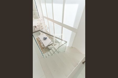 Casa de condomínio à venda com 700m², 4 quartos e 6 vagasEscada