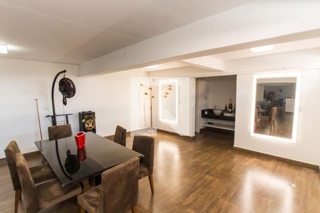 Casa de condomínio à venda com 700m², 4 quartos e 6 vagasSalão  