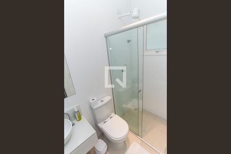 Casa de condomínio à venda com 700m², 4 quartos e 6 vagasBanheiro de Serviço