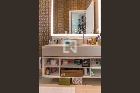 Casa de condomínio à venda com 700m², 4 quartos e 6 vagasBanheiro do Closet   