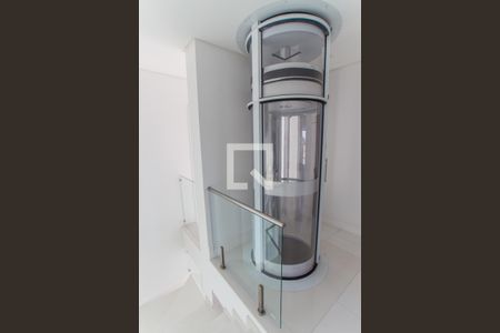 Casa de condomínio à venda com 700m², 4 quartos e 6 vagasElevador 