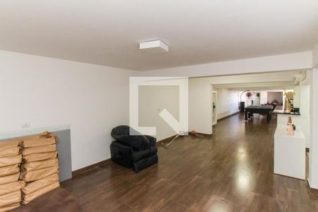 Casa de condomínio à venda com 700m², 4 quartos e 6 vagasSalão  