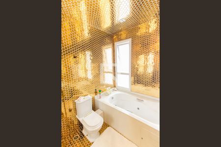 Casa de condomínio à venda com 700m², 4 quartos e 6 vagasBanheiro da Suíte 1