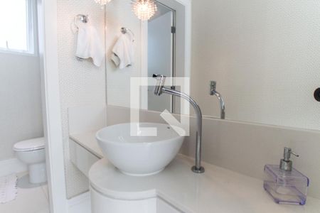 Casa de condomínio à venda com 700m², 4 quartos e 6 vagasLavabo