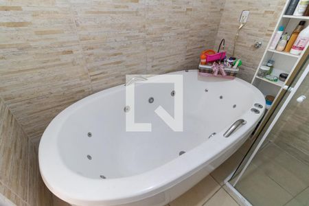 Casa à venda com 210m², 3 quartos e 2 vagasBanheiro da Suíte