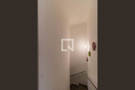 Casa à venda com 210m², 3 quartos e 2 vagasEscada