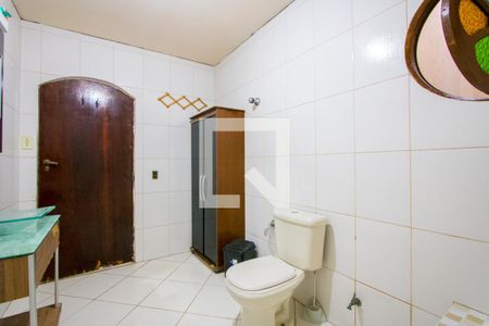 Casa à venda com 150m², 2 quartos e 2 vagasBanheiro do quarto 1