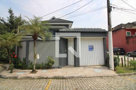 Casa de condomínio à venda com 260m², 5 quartos e 3 vagasFachada