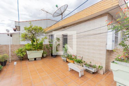 Casa à venda com 262m², 5 quartos e 3 vagas Casa à venda com 262m², 5 quartos e 3 vagasQuintal
