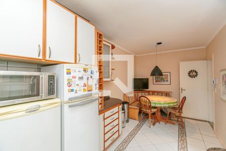 Casa de condomínio à venda com 344m², 4 quartos e 3 vagas Casa de condomínio à venda com 344m², 4 quartos e 3 vagasCozinha e Área de Serviço