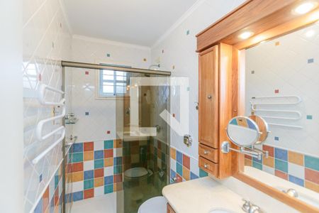 Casa de condomínio à venda com 344m², 4 quartos e 3 vagas Casa de condomínio à venda com 344m², 4 quartos e 3 vagasBanheiro