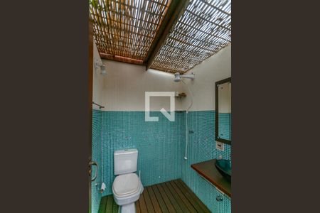 Casa de condomínio à venda com 344m², 4 quartos e 3 vagas Casa de condomínio à venda com 344m², 4 quartos e 3 vagasÁrea externa