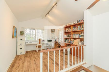 Casa de condomínio à venda com 344m², 4 quartos e 3 vagas Casa de condomínio à venda com 344m², 4 quartos e 3 vagasEscritório