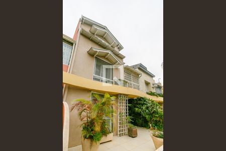 Casa de condomínio à venda com 344m², 4 quartos e 3 vagas Casa de condomínio à venda com 344m², 4 quartos e 3 vagasFachada