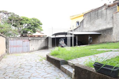 Casa à venda com 208m², 4 quartos e 7 vagas Casa à venda com 208m², 4 quartos e 7 vagasGaragem