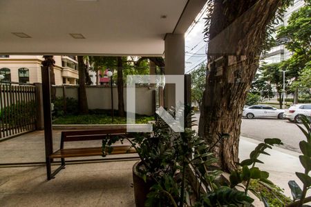 Apartamento à venda com 284m², 4 quartos e 4 vagas Apartamento à venda com 284m², 4 quartos e 4 vagasEntrada