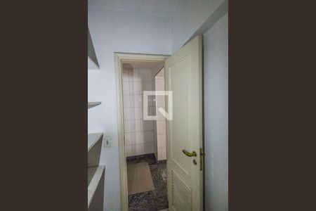 Apartamento à venda com 284m², 4 quartos e 4 vagas Apartamento à venda com 284m², 4 quartos e 4 vagasDespensa