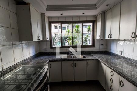 Apartamento à venda com 284m², 4 quartos e 4 vagas Apartamento à venda com 284m², 4 quartos e 4 vagasDetalhe da cozinha