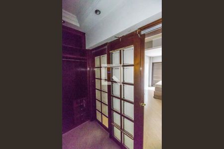 Apartamento à venda com 284m², 4 quartos e 4 vagas Apartamento à venda com 284m², 4 quartos e 4 vagasCloset da suíte