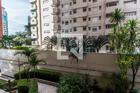 Apartamento à venda com 284m², 4 quartos e 4 vagas Apartamento à venda com 284m², 4 quartos e 4 vagasVista