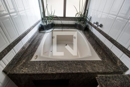 Apartamento à venda com 284m², 4 quartos e 4 vagas Apartamento à venda com 284m², 4 quartos e 4 vagasDetalhe do Banheiro da Suite