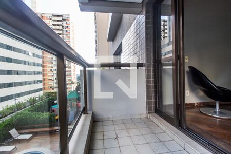 Apartamento à venda com 284m², 4 quartos e 4 vagas Apartamento à venda com 284m², 4 quartos e 4 vagasVaranda