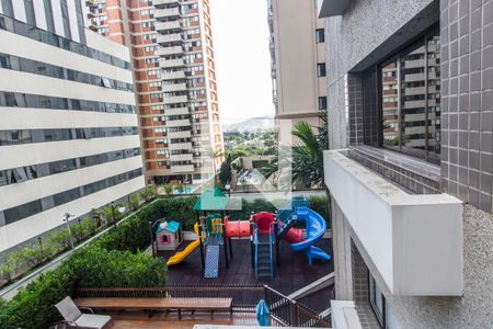 Apartamento à venda com 284m², 4 quartos e 4 vagas Apartamento à venda com 284m², 4 quartos e 4 vagasVista da Varanda