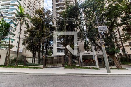 Apartamento à venda com 284m², 4 quartos e 4 vagas Apartamento à venda com 284m², 4 quartos e 4 vagasVista da Rua