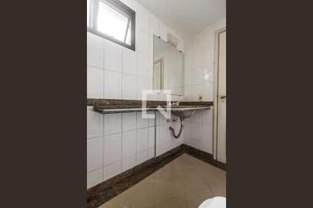 Apartamento à venda com 284m², 4 quartos e 4 vagas Apartamento à venda com 284m², 4 quartos e 4 vagasBanheiro da Suíte 2